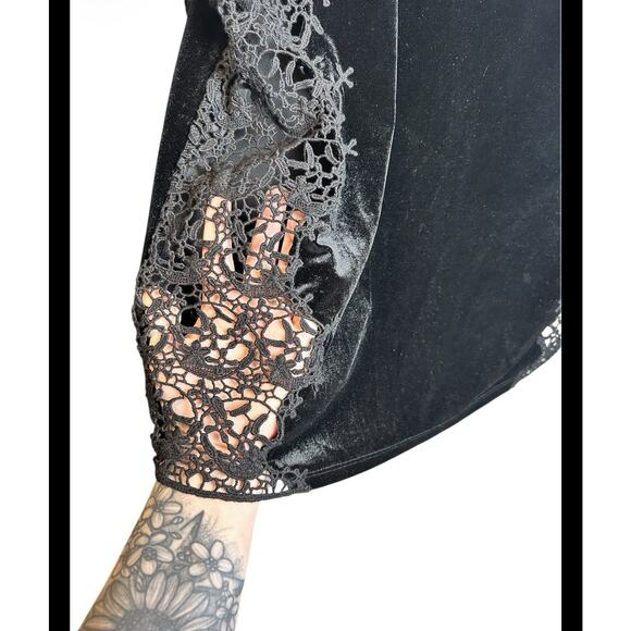 Sundance Velvet Lace Cut Out Blouse Size XL - Picture 2 of 5